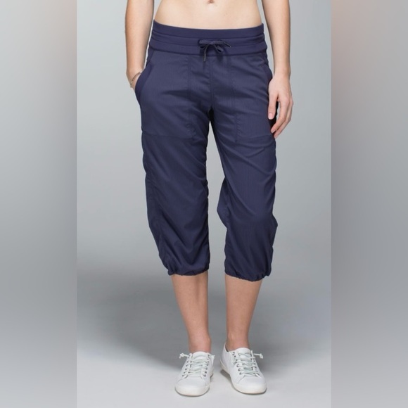 Lululemon Studio Crop *No
Liner Cadet Blue Size 10 NWT - Picture 2 of 16
